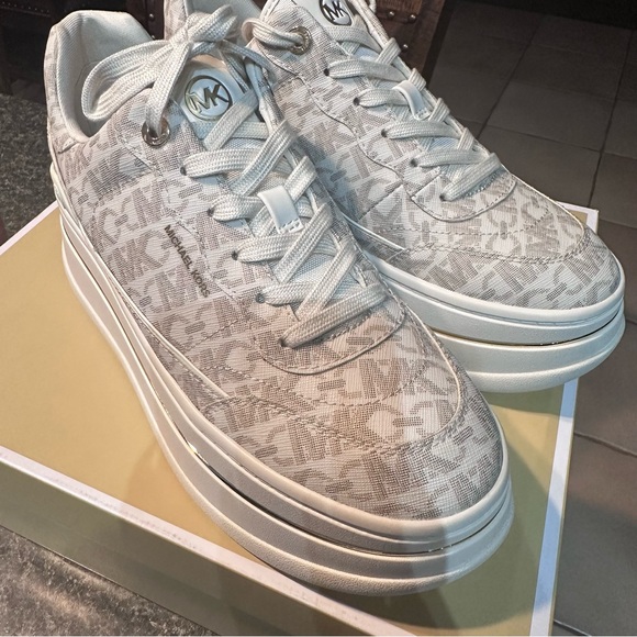 Michael Kors Hayes Empire Signature Logo Platform Sneaker - Picture 4 of 14